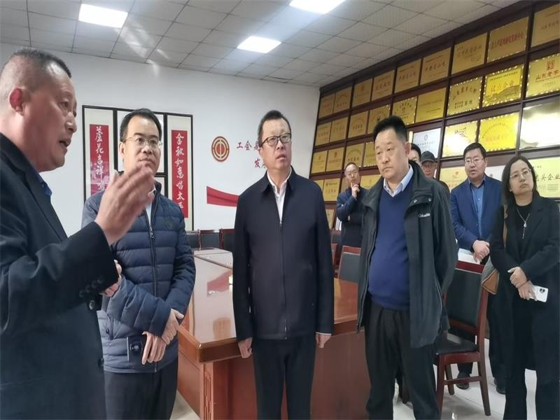 省自然資源廳林業(yè)改革發(fā)展處處長(zhǎng)張文用一行來金秋農(nóng)牧公司調(diào)研林下經(jīng)濟(jì)發(fā)展情況